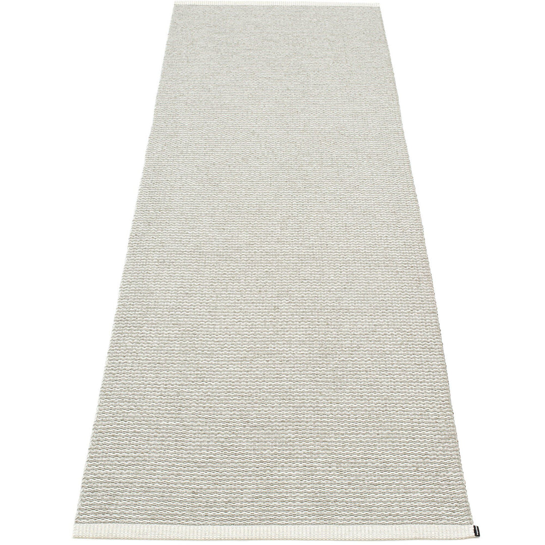 Se Pappelina Gulvtæppe Mono, 85 x 260 cm., fossil grey/white grey ✔ Stort online udvalg i Pappelina - Køb online på udsalg og tilbud lige nu ✔ Meget billig fragt og hurtig levering: 1 - 2 hverdage - Varenummer: KTCH-51475 og barcode / Ean: 7340020405502 på lager - Udsalg på Hjem og madlavning, Bad Spar op til 57% - Over  785 kendte brands på udsalg