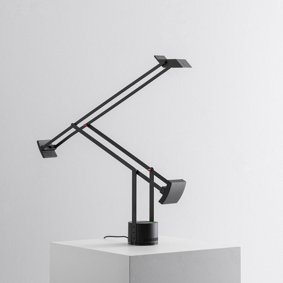 Produktbillede af Tizio Bordlampe LED Sort Artemide i premium kvalitet