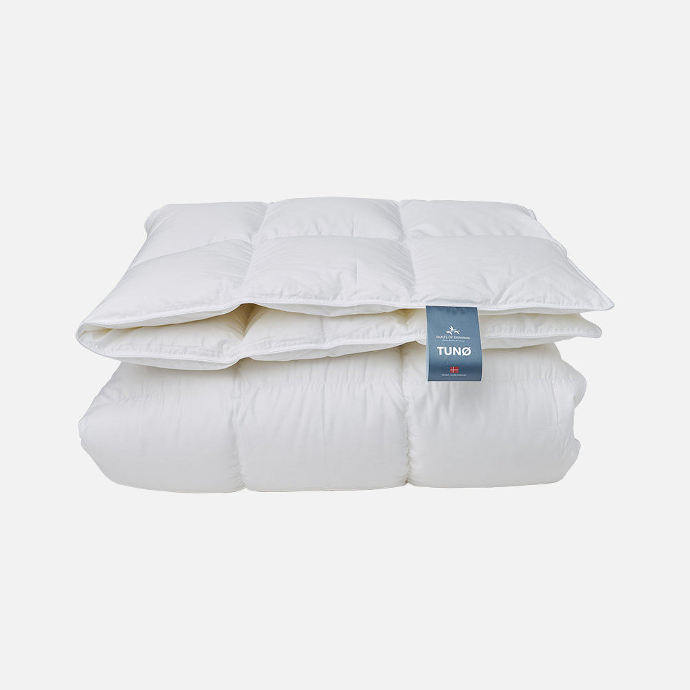 Produktbillede af TUNØ Gåsedunsdyne helårs 140x220 cm på tilbud i høj kvalitet