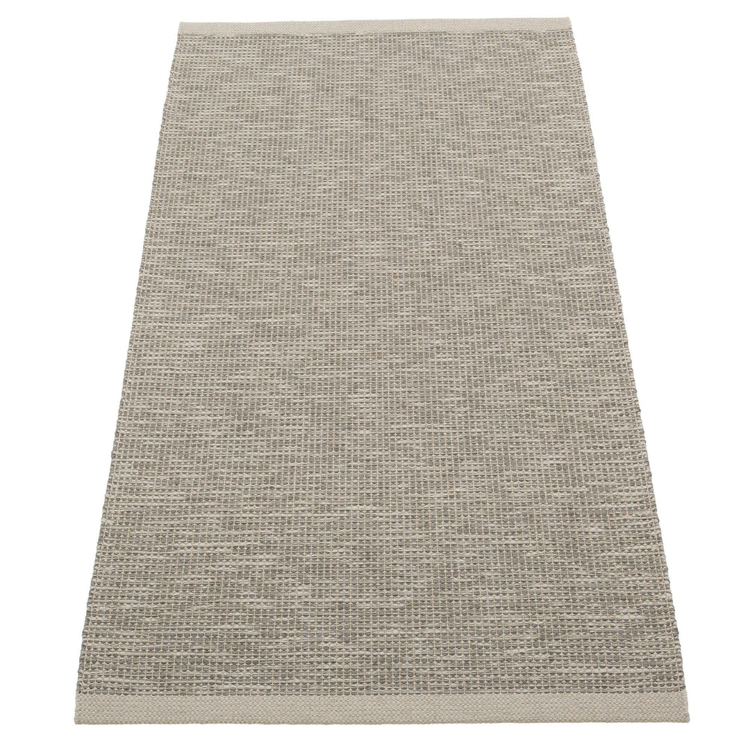 Pappelina Pappelina Sam gulvtæppe 150x70 cm, warm grey/charcoal – produktvisning (Tæpper)