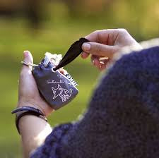 Produktbillede af The Sustainable People Hundepose opbevaring med karabinlås på tilbud i brug