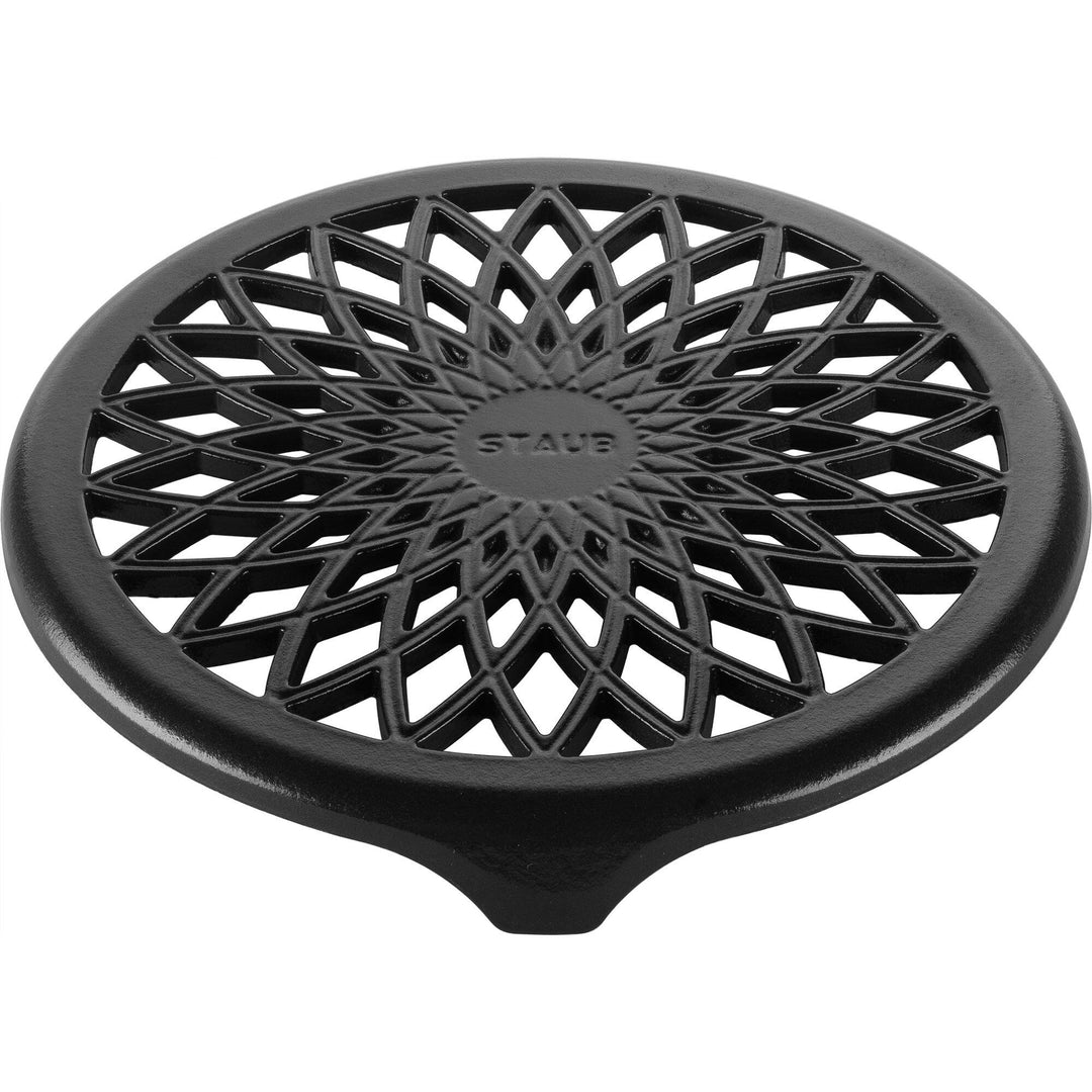 Staub Staub Lilie bordskåner 23 cm, sort ❤ produktfoto i kategorien Grydelåg