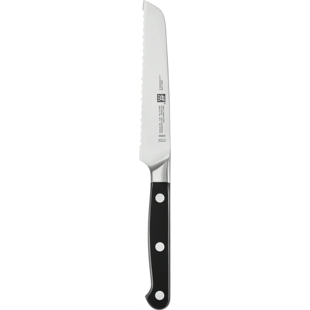 Zwilling Zwilling Grøntsagskniv fortandet 13 cm – billede i brug (Grøntsagskniv)