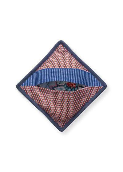 Se tilbud på Pot Holder Square Flower Festival Blue 22x22cm! Billigt udsalg på Pip Studio. Hurtig levering, 1-2 hverdage. Spar op til 64%.