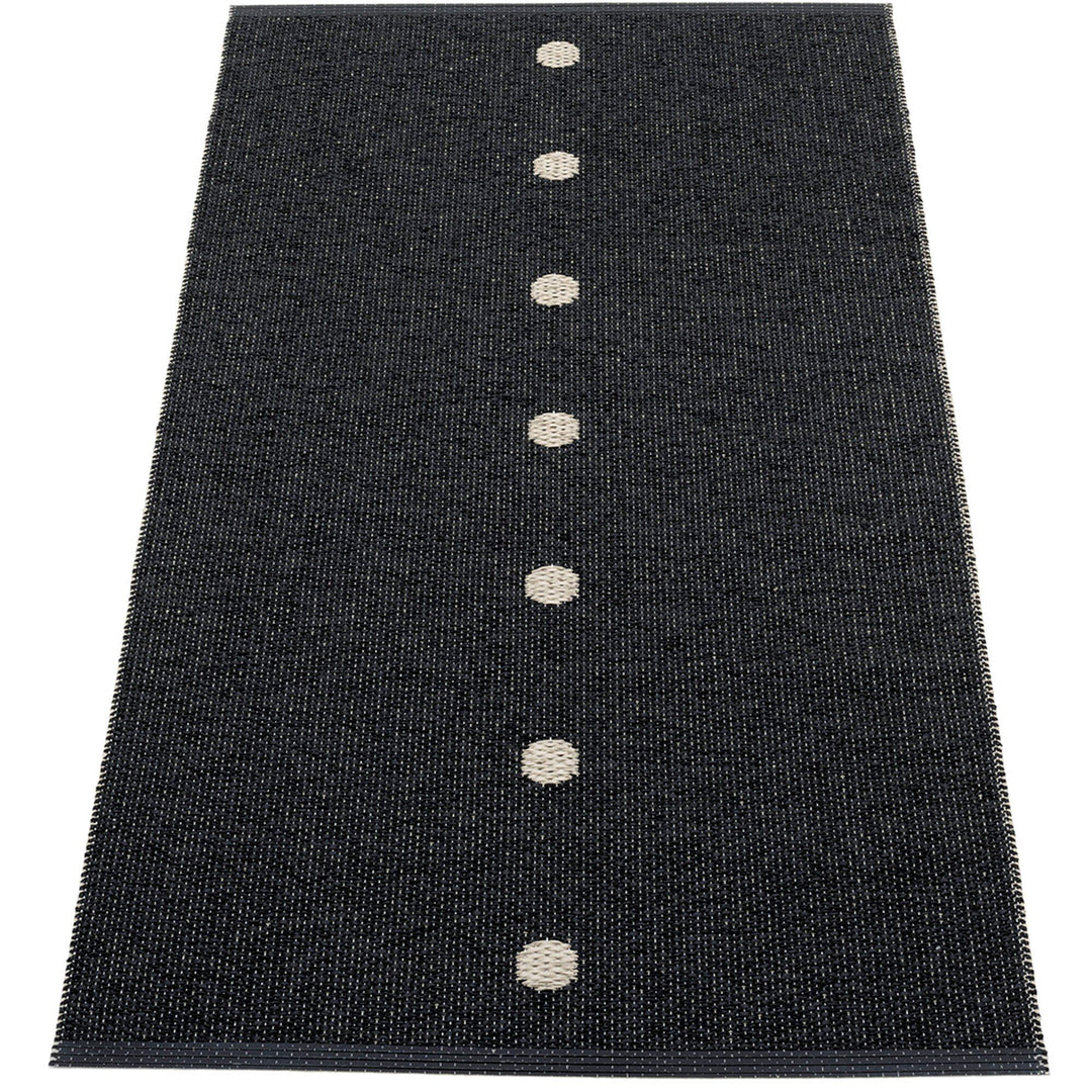 Pappelina Pappelina Gulvtæppe Peg, 70 x 140 cm., black/linen – frontbillede (Tæpper)