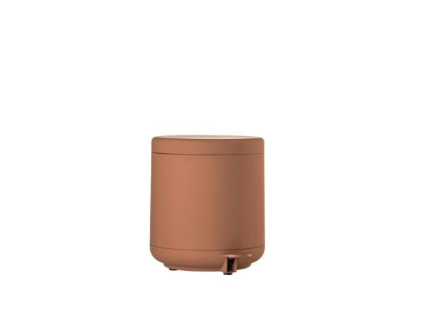 Produktbillede af ZONE Denmark Ume Pedalspand Dia 19,5 x 22 cm 4 liter Terracotta i premium kvalitet