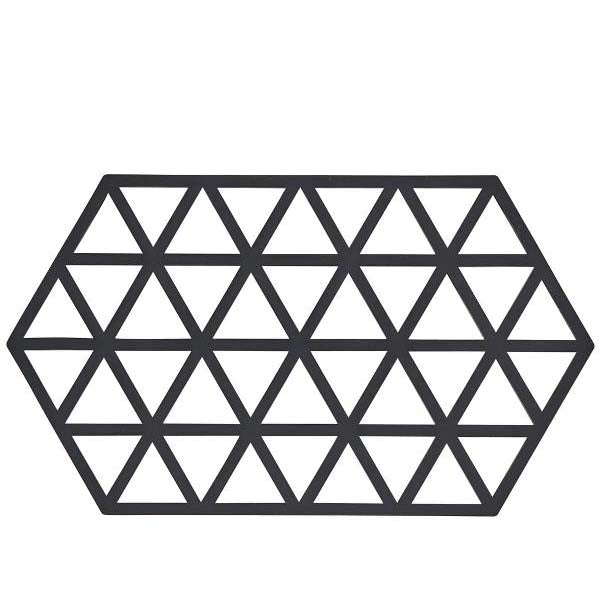 Produktbillede af ZONE Denmark Zone Triangles Bordskåner 24 x 14 x 0,9 cm Sort i premium kvalitet