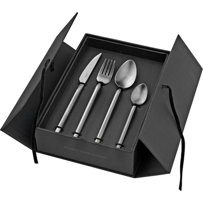 Broste Copenhagen Sletten Full Satin, bestiksæt m. 16 dele - Kitchen One - Køb online på udsalg og tilbud lige nu - Hurtig levering til billige priser via Go with Gozomo