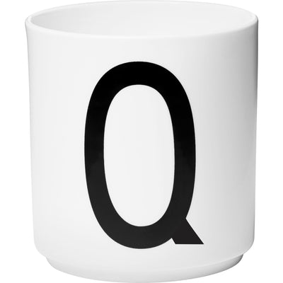 Design Letters Personlig porcelænskop hvid, Q - Kitchen One - Køb online på udsalg og tilbud lige nu - Hurtig levering til billige priser via Go with Gozomo