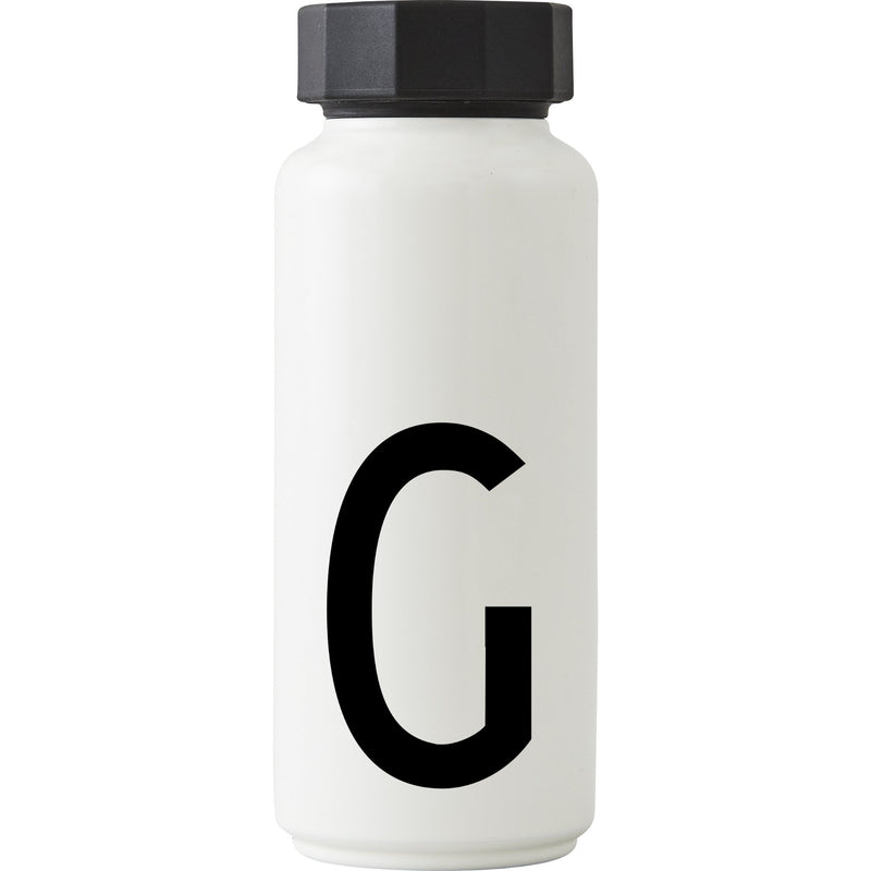 Design Letters Personlig termoflaske hvid, G - Kitchen One - Køb online på udsalg og tilbud lige nu - Hurtig levering til billige priser via Go with Gozomo
