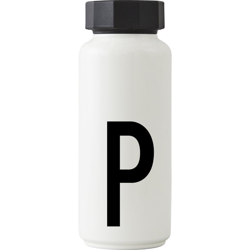 Design Letters Personlig termoflaske hvid, P - Kitchen One - Køb online på udsalg og tilbud lige nu - Hurtig levering til billige priser via Go with Gozomo