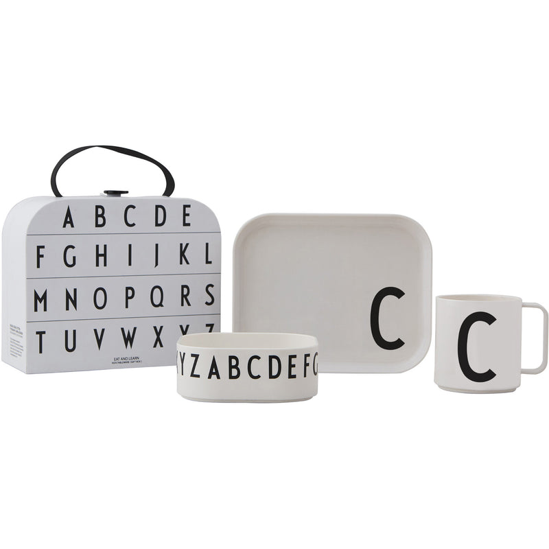 Design Letters Classics In A Suitcase Gaveæske, C - Kitchen One - Køb online på udsalg og tilbud lige nu - Hurtig levering til billige priser via Go with Gozomo