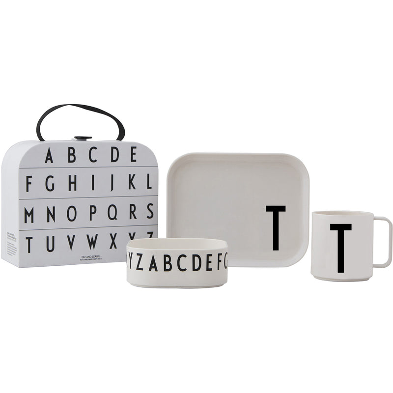 Design Letters Classics In A Suitcase Gaveæske, T - Kitchen One - Køb online på udsalg og tilbud lige nu - Hurtig levering til billige priser via Go with Gozomo