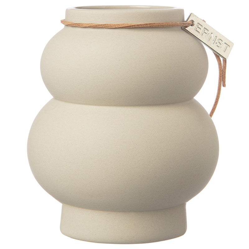 Ernst Vase Kurvig Beige 14 cm. - Kitchen One - Køb online på udsalg og tilbud lige nu - Hurtig levering til billige priser via Go with Gozomo