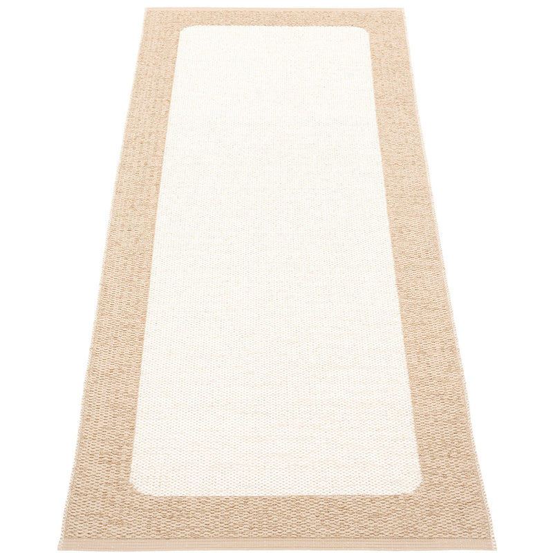 Pappelina Gulvtæppe Ilda, 70 x 180 cm., beige/vanilla - Kitchen One - Køb online på udsalg og tilbud lige nu - Hurtig levering til billige priser via Go with Gozomo