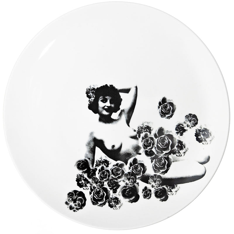 Lisa Bengtsson Os Kvinder tallerken Mellem Lillesøster 26 cm. - Kitchen One - Køb online på udsalg og tilbud lige nu - Hurtig levering til billige priser via Go with Gozomo
