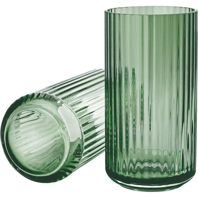 Lyngby Porcelæn Lyngbyvasen 20 cm., glas - copenhagen green - Kitchen One - Køb online på udsalg og tilbud lige nu - Hurtig levering til billige priser via Go with Gozomo