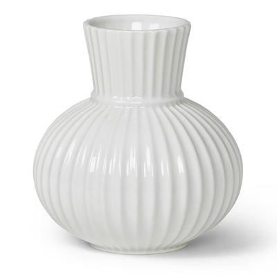 Lyngby Porcelæn Tura vase, 14,5 cm, hvid - Kitchen One - Køb online på udsalg og tilbud lige nu - Hurtig levering til billige priser via Go with Gozomo