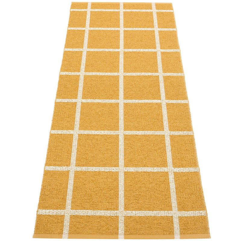 Pappelina Gulvtæppe Ada, 70 x 225 cm., ochre/beige - Kitchen One - Køb online på udsalg og tilbud lige nu - Hurtig levering til billige priser via Go with Gozomo