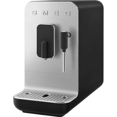 Smeg BCC02BLMEU espressomaskine m. mælkskummer - Kitchen One - Køb online på udsalg og tilbud lige nu - Hurtig levering til billige priser via Go with Gozomo