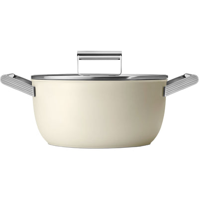 Smeg Kasserolle m/låg 24 cm, creme - Kitchen One - Køb online på udsalg og tilbud lige nu - Hurtig levering til billige priser via Go with Gozomo