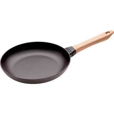 Staub Stegepande med træhåndtag 26 cm - Kitchen One - Køb online på udsalg og tilbud lige nu - Hurtig levering til billige priser via Go with Gozomo