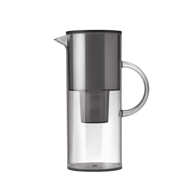 Stelton EM vandfilterkande, smoke - Kitchen One - Køb online på udsalg og tilbud lige nu - Hurtig levering til billige priser via Go with Gozomo